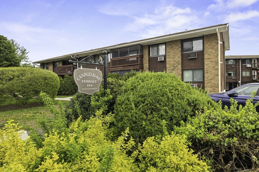 Welcome to this beautifully updated corner unit apartment - Beach Condo for sale in Stamford, Connecticut on Beachhouse.com