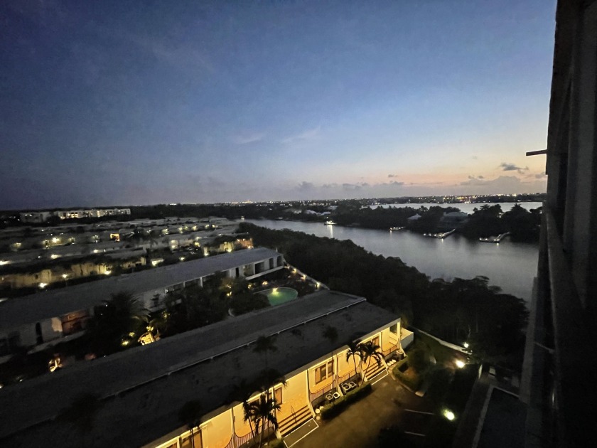 GREAT  LOCATION, PH  Level - Deeded beach with intracoastal view - Beach Condo for sale in South Palm Beach, Florida on Beachhouse.com