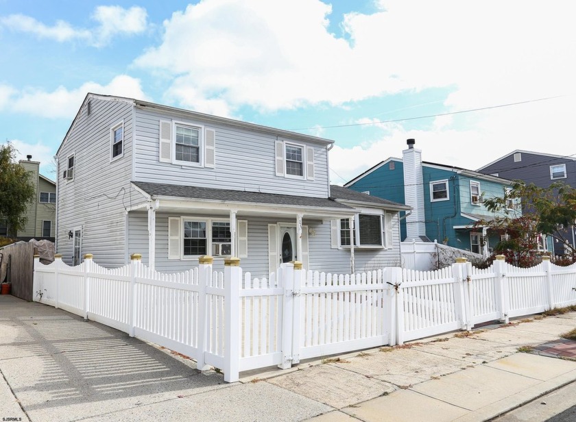 This traditional, split-level home is just waiting for your TLC - Beach Home for sale in Brigantine, New Jersey on Beachhouse.com