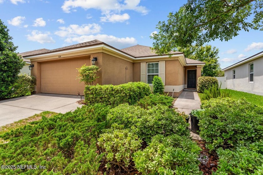 Welcome Home! This beautiful move in ready 4 bedroom, 2 bathroom - Beach Home for sale in Middleburg, Florida on Beachhouse.com