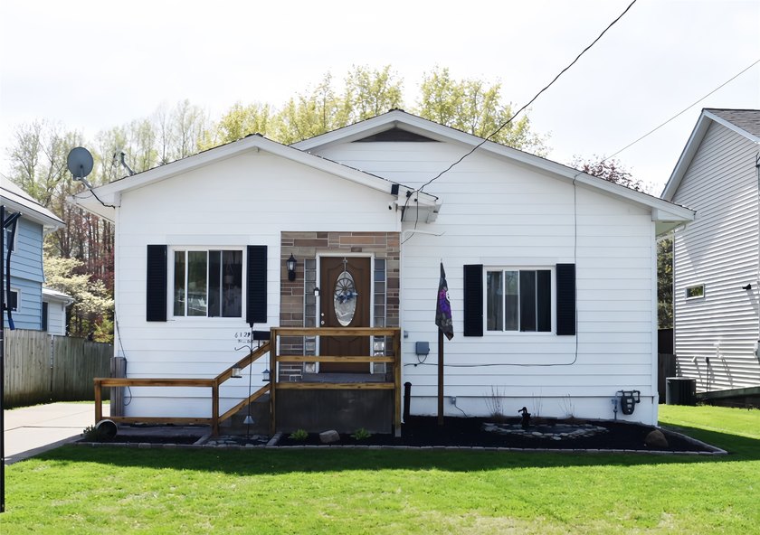 Charming 3 bedroom ranch in Millcreek. Home well cared for and - Beach Home for sale in Erie, Pennsylvania on Beachhouse.com
