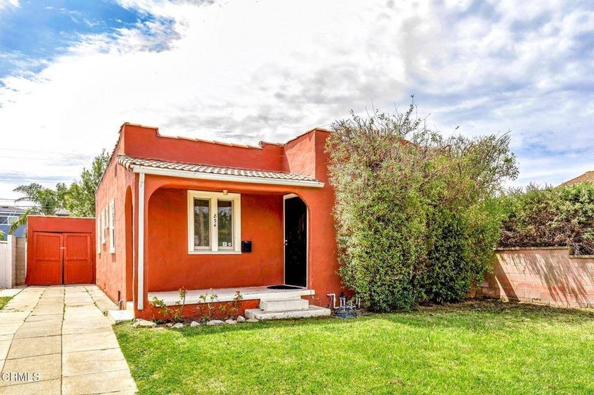 Welcome to 834 Commonwealth Ave., a perfect opportunity to live - Beach Home for sale in Venice, California on Beachhouse.com