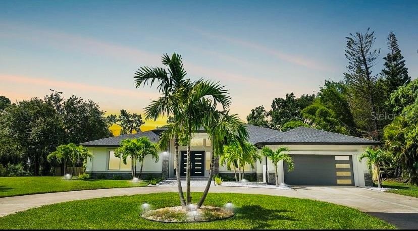 A REWARDING ESCAPE PEACEFULLY SITUATED ON A CULDESAC! Gorgeously - Beach Home for sale in Nokomis, Florida on Beachhouse.com