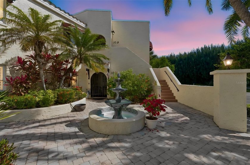 Under contract-accepting backup offerse take a look at this 3 - Beach Condo for sale in Bradenton, Florida on Beachhouse.com
