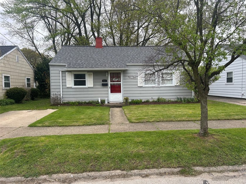 Adorable bungalow in true move-in condition! This charming home - Beach Home for sale in Erie, Pennsylvania on Beachhouse.com