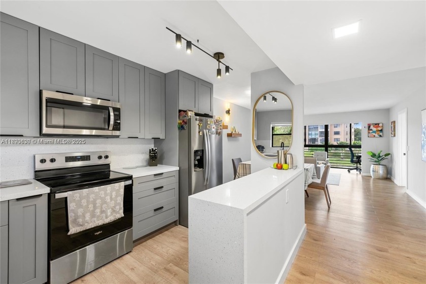 Welcome to your dream remodeled home! This delightful condo - Beach Condo for sale in Sunrise, Florida on Beachhouse.com