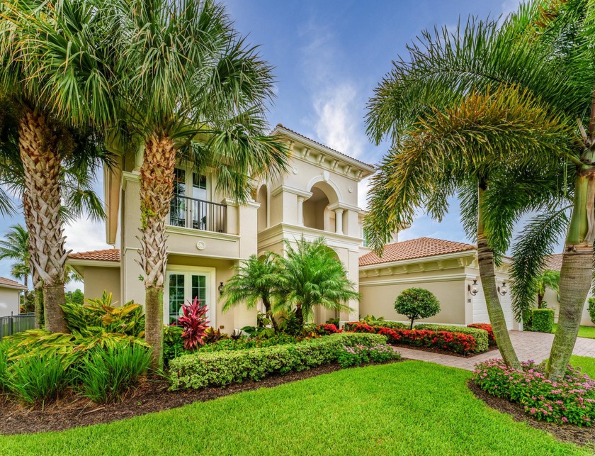 FULL GOLF MEMBERSHIP, AVOID THE WAITLIST! Where sophistication - Beach Home for sale in Jupiter, Florida on Beachhouse.com