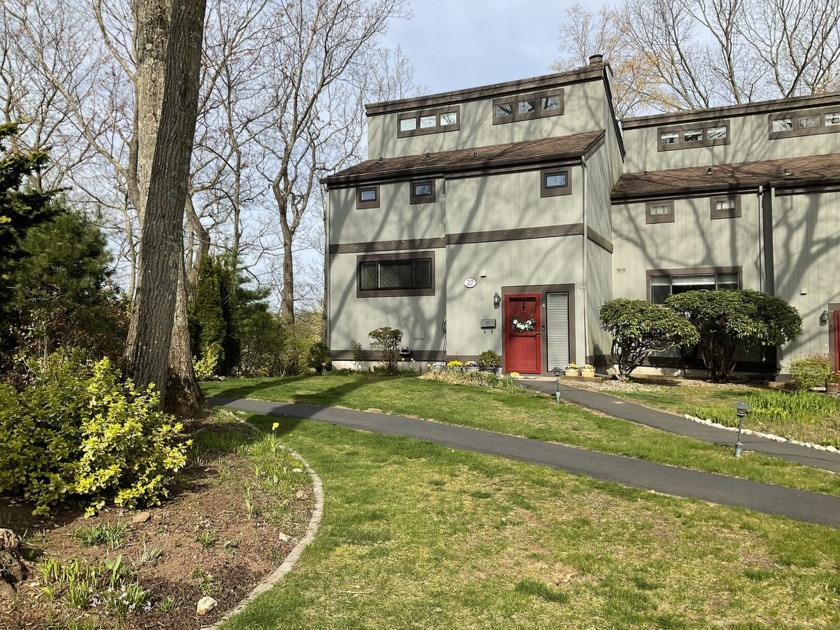 Welcome to this beautifully-updated 2 bedroom, 2.5 bathroom END - Beach Condo for sale in Branford, Connecticut on Beachhouse.com
