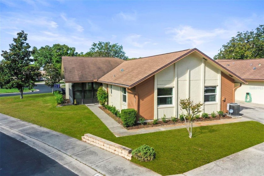 A WONDERFUL GOLF CART FRIENDLY DUNEDIN LOCATION! This - Beach Home for sale in Dunedin, Florida on Beachhouse.com