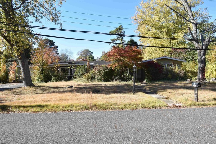 Lakefront Investment opportunity in Mays Landing. This 3 bedroom - Beach Home for sale in Mays Landing, New Jersey on Beachhouse.com