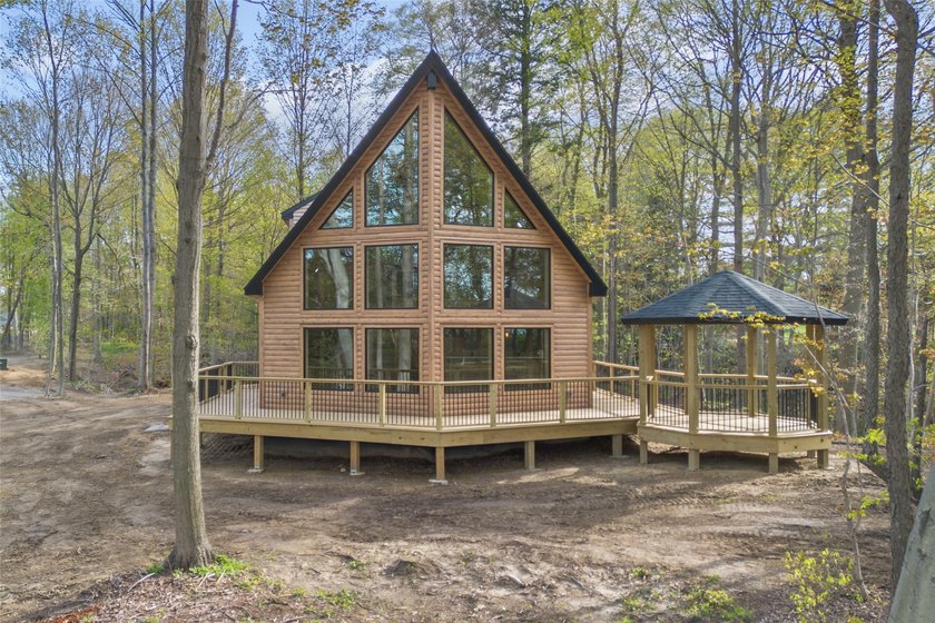 Newly built northern white cedar log home in Harborcreek offers - Beach Home for sale in Erie, Pennsylvania on Beachhouse.com