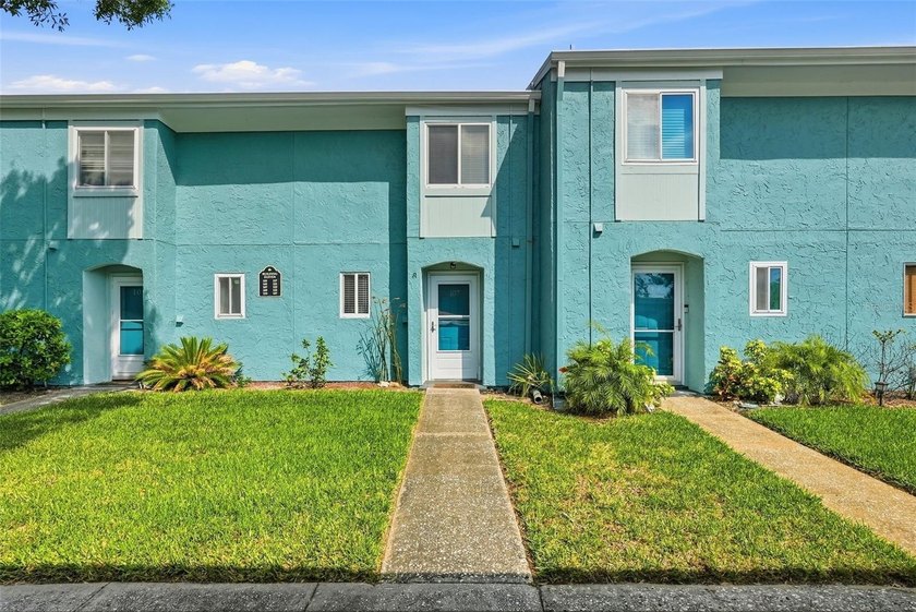 You're going to love living here. This 2 bedroom 1 1/2 bath - Beach Condo for sale in St. Petersburg, Florida on Beachhouse.com