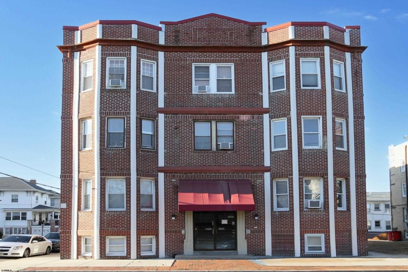 2 BLOCKS TO THE BEACH/BOARDWALK! Welcome to this bright and - Beach Condo for sale in Ventnor, New Jersey on Beachhouse.com