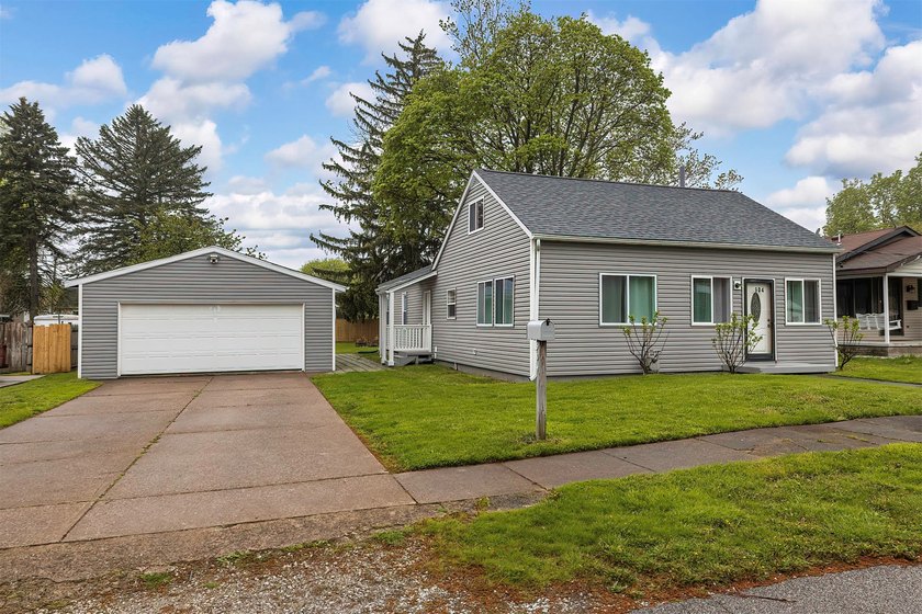 This unique ranch style home is located near the lake and all - Beach Home for sale in Erie, Pennsylvania on Beachhouse.com