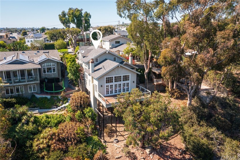 Ideally positioned at the start of the Buck Gully Reserve, this - Beach Home for sale in Corona Del Mar, California on Beachhouse.com