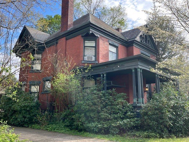 This Victorian classic was built in 1896. The 5 spectacular gas - Beach Home for sale in Erie, Pennsylvania on Beachhouse.com