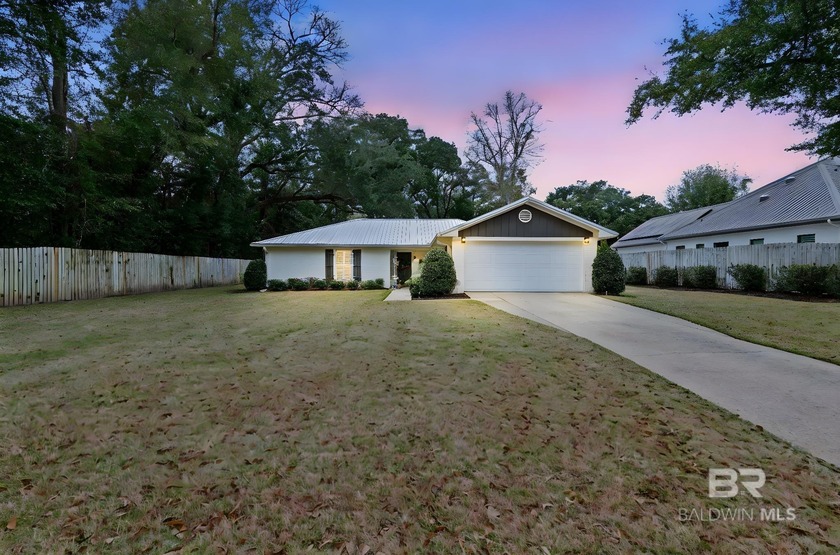 Beautiful brick home built in 1988 and completely renovated - Beach Home for sale in Fairhope, Alabama on Beachhouse.com