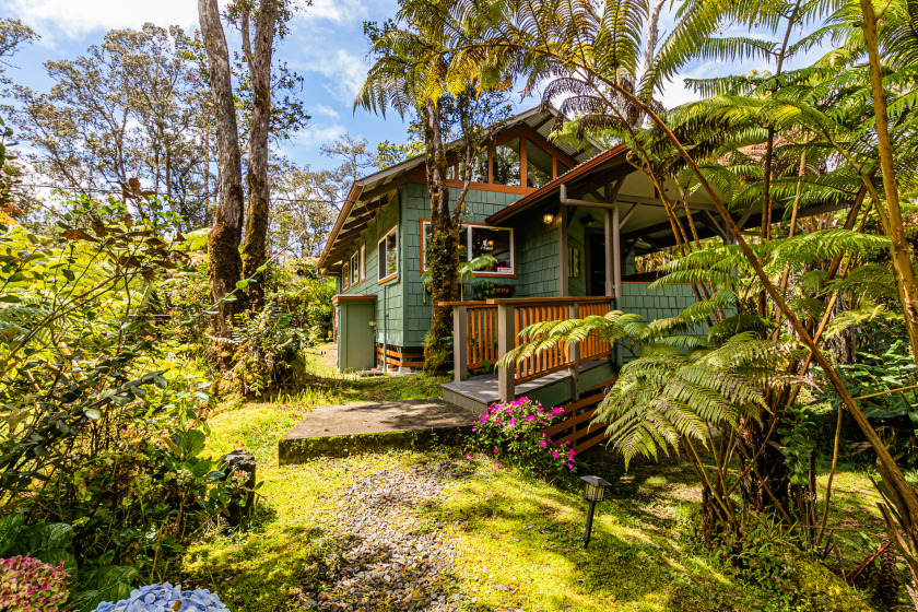 Darling, Private Cottage Near Hawaii Volcanoes Nat'l - Beach Vacation Rentals in Volcano, Hawaii on Beachhouse.com