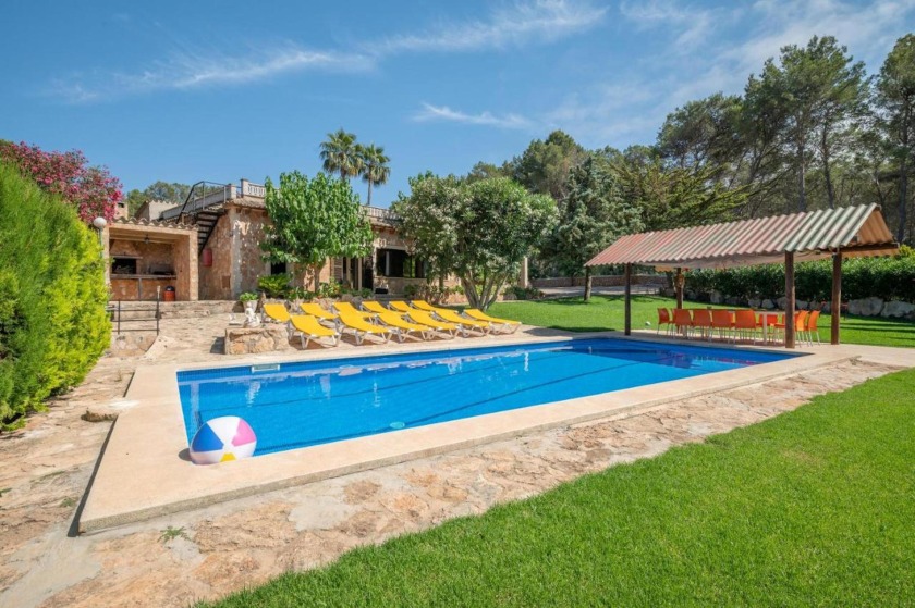 Gran casa con piscina, El Bosque - Beach Vacation Rentals in Baleares, Balearic Islands on Beachhouse.com