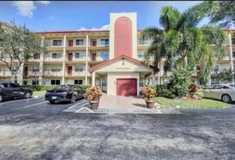 BEAUTIFUL UPDATED UNIT IN THE VERY WELL MAINTAINED 55+ - Beach Condo for sale in Pembroke Pines, Florida on Beachhouse.com