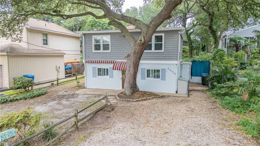 Adorable beach cottage ready for you to enjoy or design and - Beach Home for sale in Virginia Beach, Virginia on Beachhouse.com