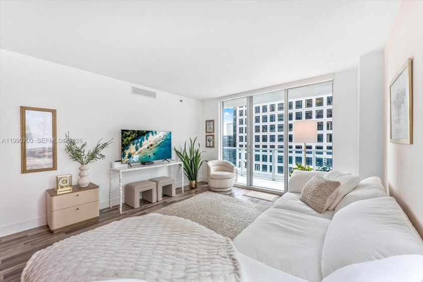 Spectacular mint-condition 2-bedroom, 2-bath residence on - Beach Condo for sale in Miami, Florida on Beachhouse.com