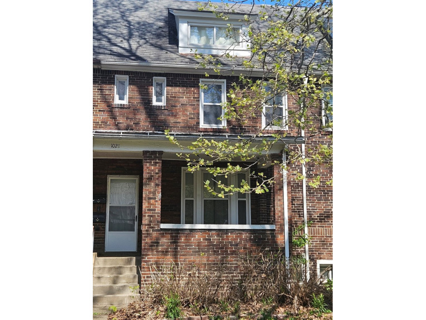 3 bedroom Rowhouse with 2 full baths!! Partially finished - Beach Home for sale in Erie, Pennsylvania on Beachhouse.com