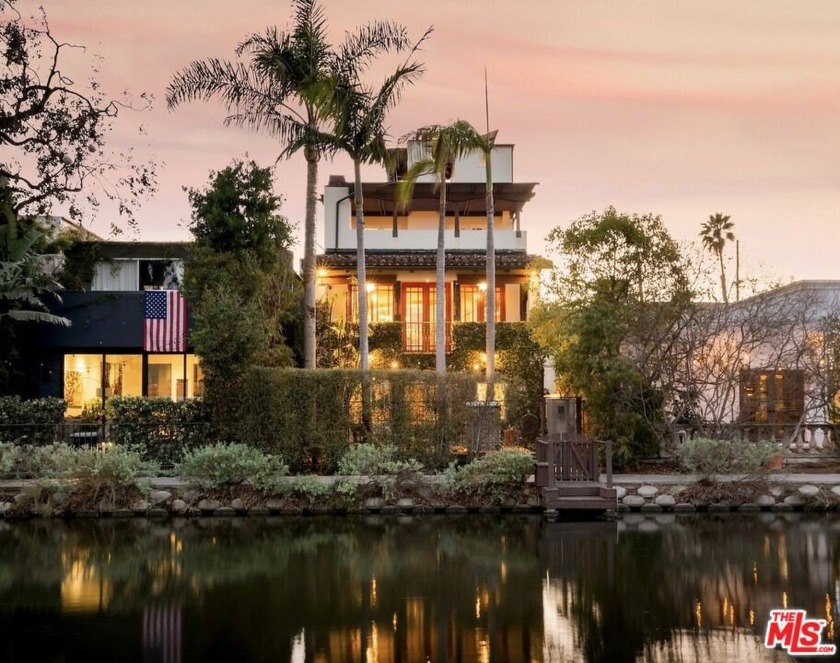 The Venice Canals are one of the most sought-after areas in - Beach Home for sale in Venice, California on Beachhouse.com