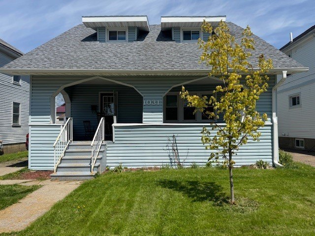 Charming two-story home featuring 4 bedrooms and 2 full baths on - Beach Home for sale in Erie, Pennsylvania on Beachhouse.com