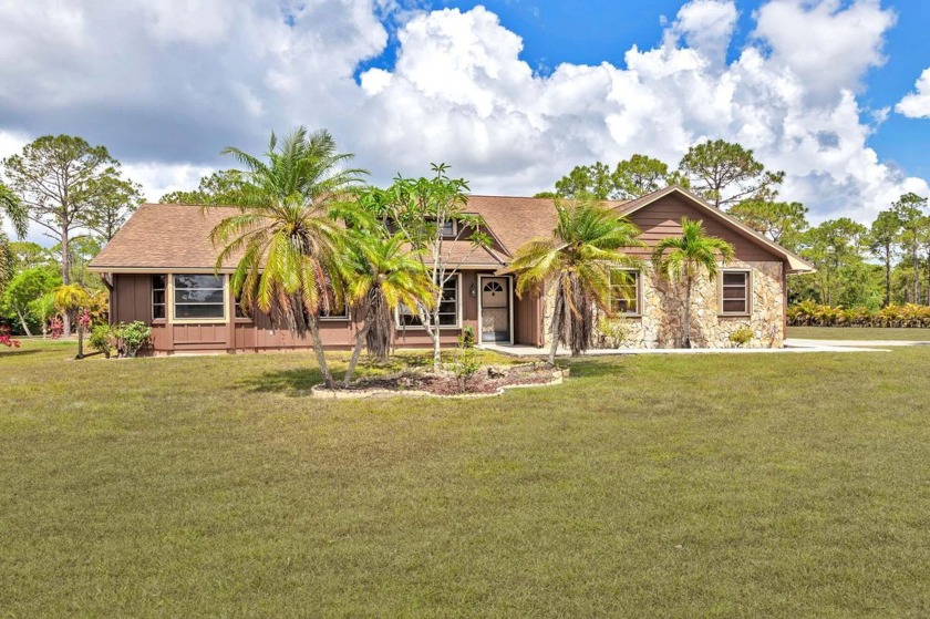 Did you hear that?? That is opportunity knocking!! Unbelievable - Beach Home for sale in Palm Beach Gardens, Florida on Beachhouse.com