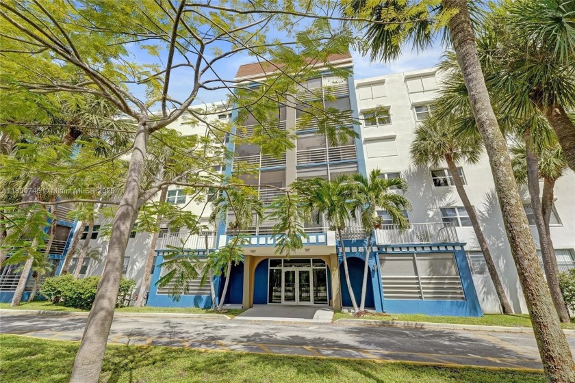 Beautiful 2BR/2BA in The Danians, just 1 mile from the beach! - Beach Condo for sale in Dania, Florida on Beachhouse.com