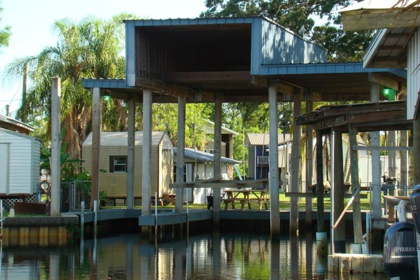 Waterfront multiple lots on the fresh waterside of Suwannee, Fl - Beach Lot for sale in Suwannee, Florida on Beachhouse.com