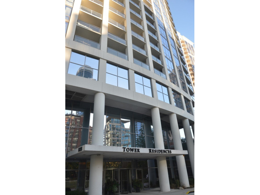 Ready to move-in, like new, one bedroom + den condo on 32nd - Beach Condo for sale in Chicago, Illinois on Beachhouse.com