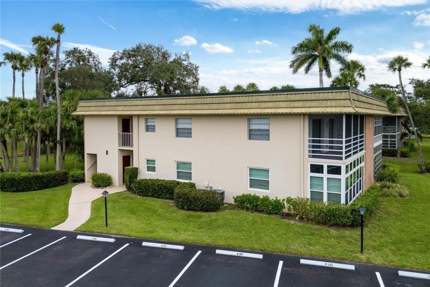 Wonderfully updated 2/2 2nd floor corner unit in Active 55+ - Beach Condo for sale in Vero Beach, Florida on Beachhouse.com