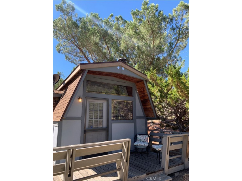 BETTER HURRY!  PRICED TO SELL! MOVE-IN READY! This cute and - Beach Home for sale in Pine Mountain Club, California on Beachhouse.com