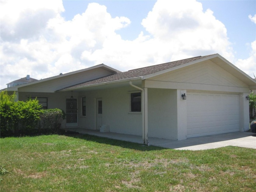 Waterfront home!! Welcome home to Gulf Harbors.. If you are - Beach Home for sale in New Port Richey, Florida on Beachhouse.com