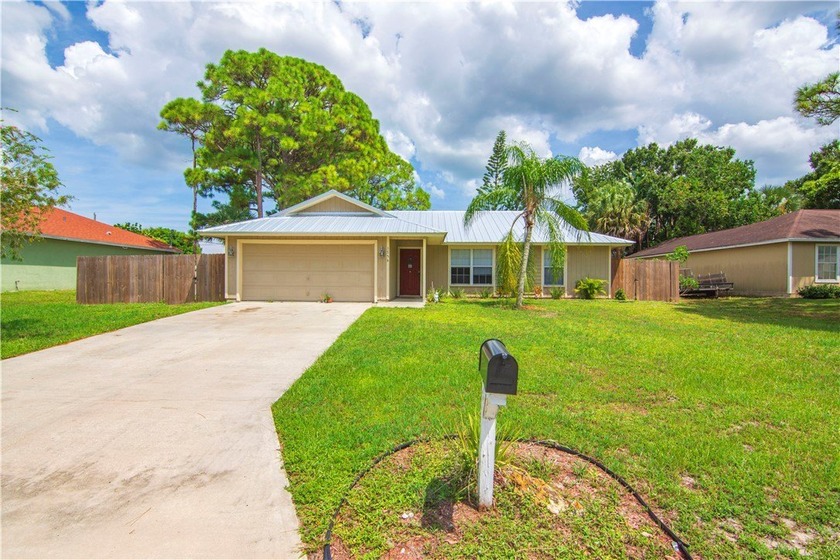 Charming 3BR, 2BA single-story home in a highly desirable No HOA - Beach Home for sale in Vero Beach, Florida on Beachhouse.com