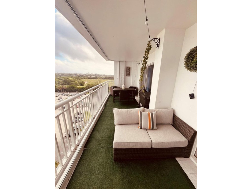 THE GOLD STANDARD OF LIVING IN THIS 3 BEDROOMS AND 2.5 BATHS - Beach Condo for sale in Hollywood, Florida on Beachhouse.com