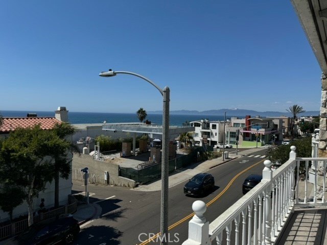 Amazing location, just a couple blocks from the World-Famous - Beach Condo for sale in Manhattan Beach, California on Beachhouse.com