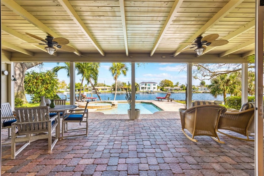 MULTIPLE OFFERS ALL OFFERS DUE BY 2-23-2023 5PM. Wow what a - Beach Home for sale in St. Petersburg, Florida on Beachhouse.com