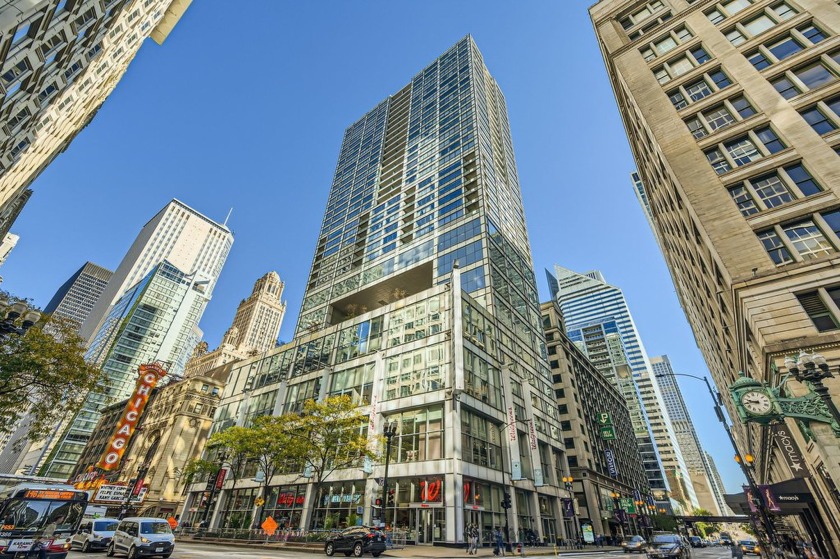 Enjoy life in the vibrant heart of Chicago! Steps from live - Beach Home for sale in Chicago, Illinois on Beachhouse.com