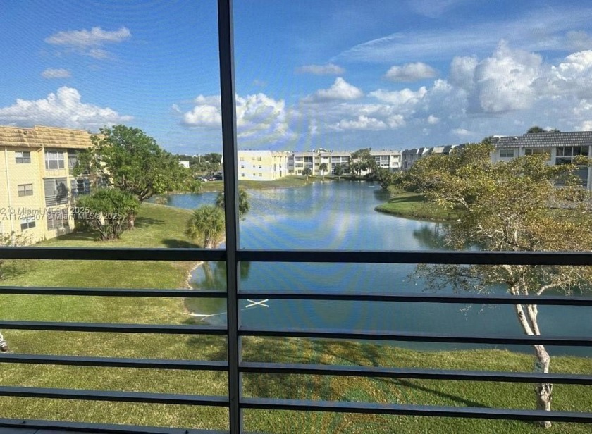 Unbeatable value @ great location! Act before is gone. Direct - Beach Condo for sale in Sunrise, Florida on Beachhouse.com