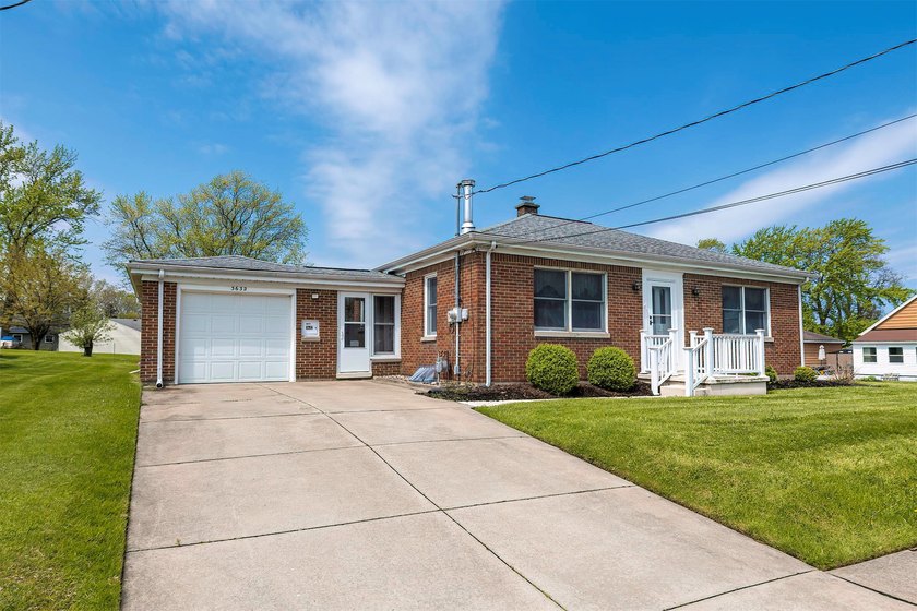 It's your lucky day! This brick & vinyl ranch that has been - Beach Home for sale in Erie, Pennsylvania on Beachhouse.com