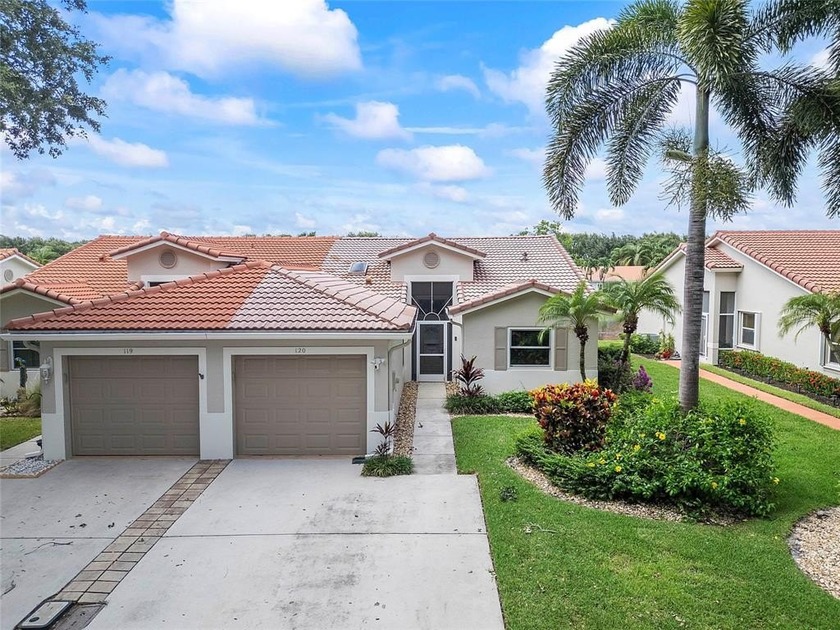 PRICED TO MOVE AND FRESHLY PAINTED! This 55+ gated community - Beach Condo for sale in Boynton Beach, Florida on Beachhouse.com