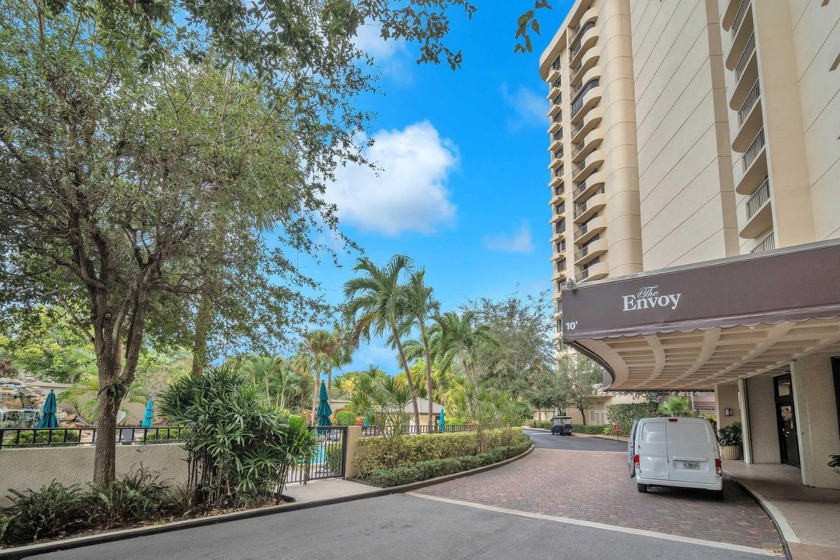 Welcome to 2480 Presidential Way unit 303, where style, comfort - Beach Condo for sale in West Palm Beach, Florida on Beachhouse.com