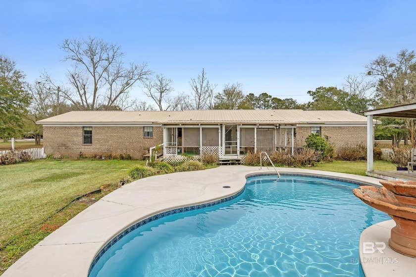 PLEASE READ THOROUGHLY! The SUBFLOORS need to be replaced! The - Beach Home for sale in Fairhope, Alabama on Beachhouse.com