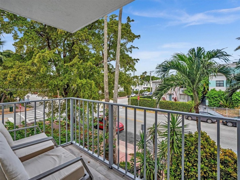 This stunning & completely renovated condo is priced to sell & - Beach Condo for sale in Miami Beach, Florida on Beachhouse.com