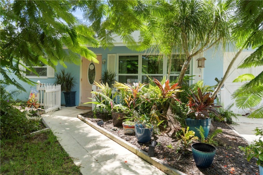 Affordable pool home in Vero Beach! This 3 bedroom, 2 bath home - Beach Home for sale in Vero Beach, Florida on Beachhouse.com