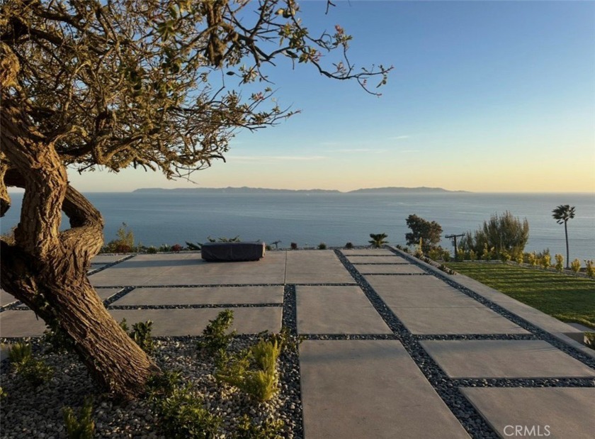 Breathtaking views of Catalina Island, the ocean and the - Beach Home for sale in Rancho Palos Verdes, California on Beachhouse.com