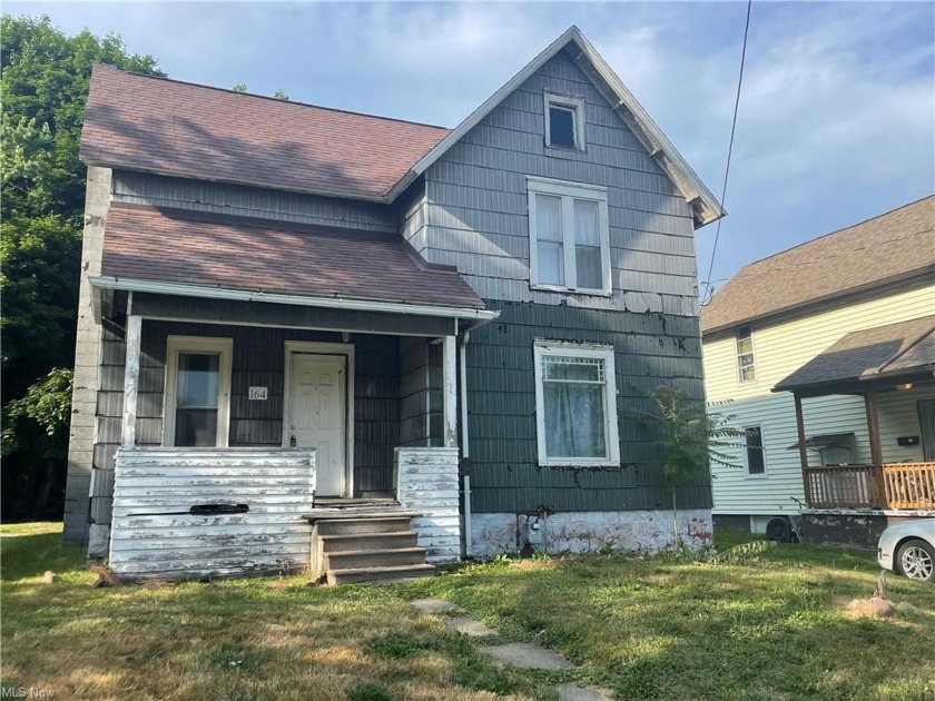 Take a look at this fabulous old home that needs a little bit of - Beach Home for sale in Conneaut, Ohio on Beachhouse.com